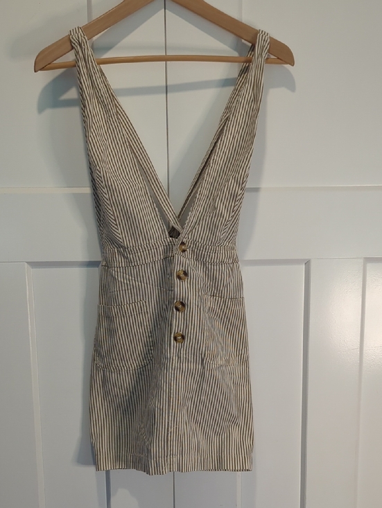 Japna Dresses & Skirts - Japna Beige Striped Criss-Cross Back Skirt Romper Size Med